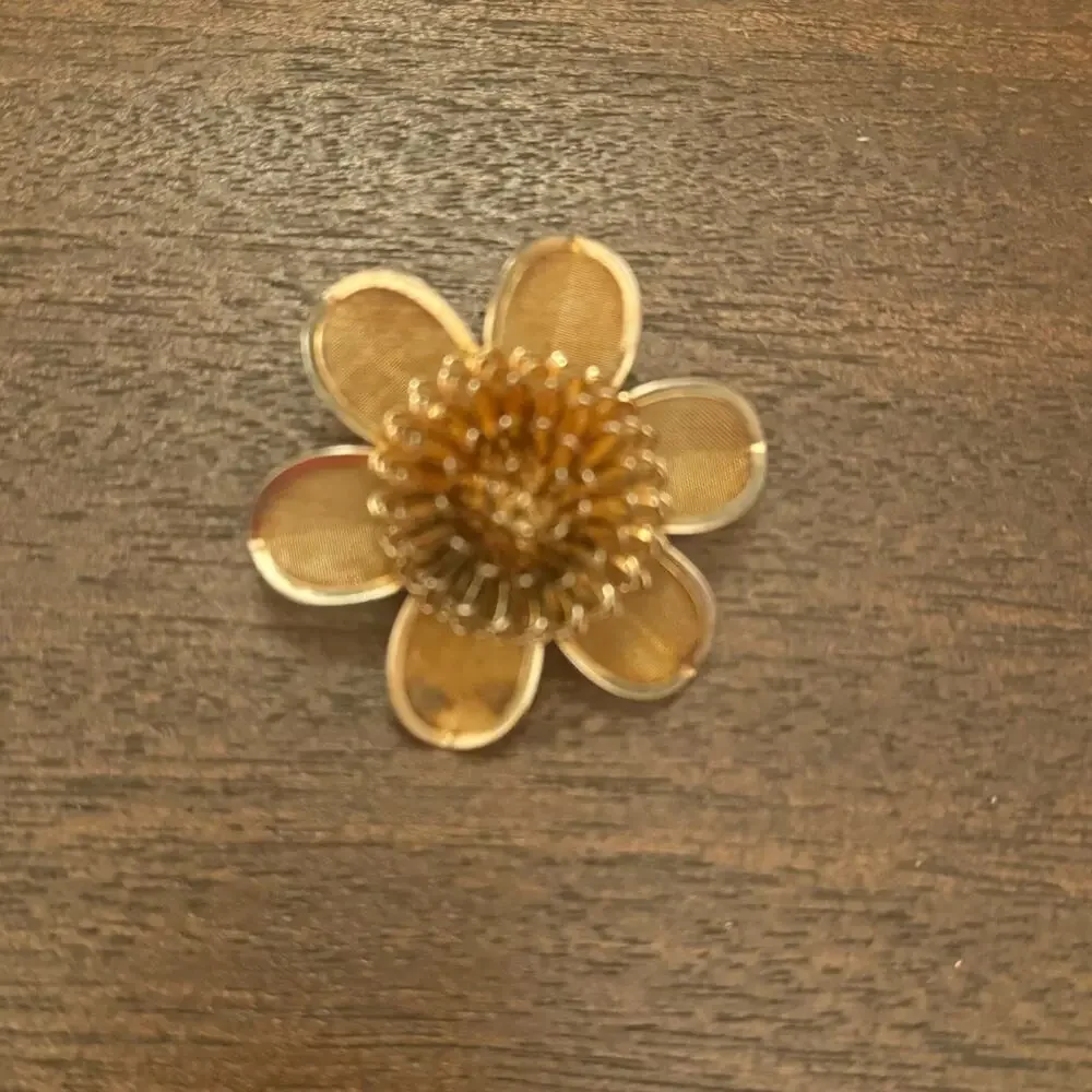 VTG Gold Tone‎ Star Burst Clip on Earrings & Brooch Flower Retro Round Studs